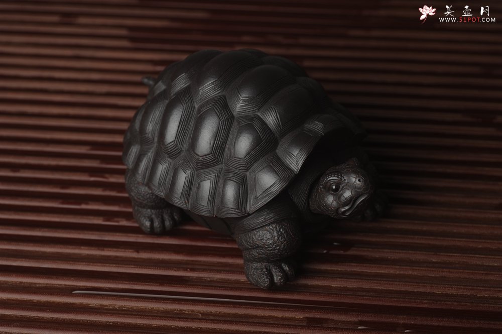 紫砂壶图片：美宠中秋特惠 精致黑料忍者寿龟 长14cm宽9.5cm高7cm - 全手工紫砂壶网