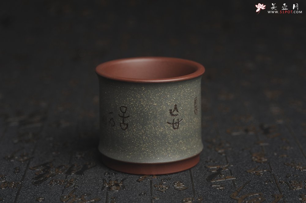 紫砂壶图片：美杯国庆特惠 精品好泥好工好刻雅致特厚实人物主人杯 茶人醉爱 - 全手工紫砂壶网