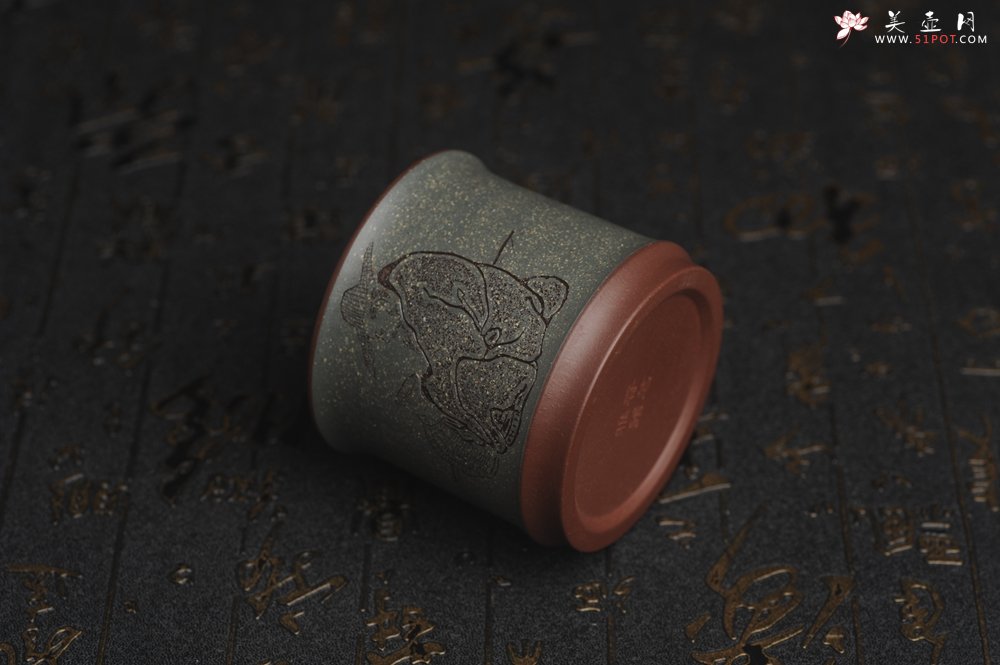 紫砂壶图片：美杯国庆特惠 精品好泥好工好刻雅致特厚实人物主人杯 茶人醉爱 - 全手工紫砂壶网