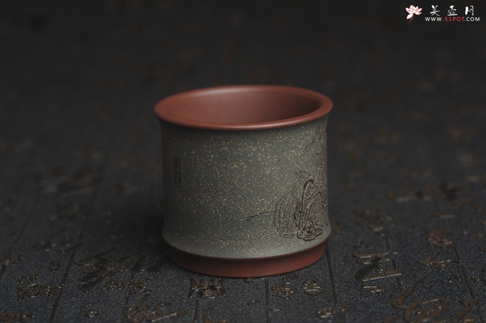 紫砂壶图片：美杯国庆特惠 精品好泥好工好刻雅致特厚实人物主人杯 茶人醉爱 - 全手工紫砂壶网