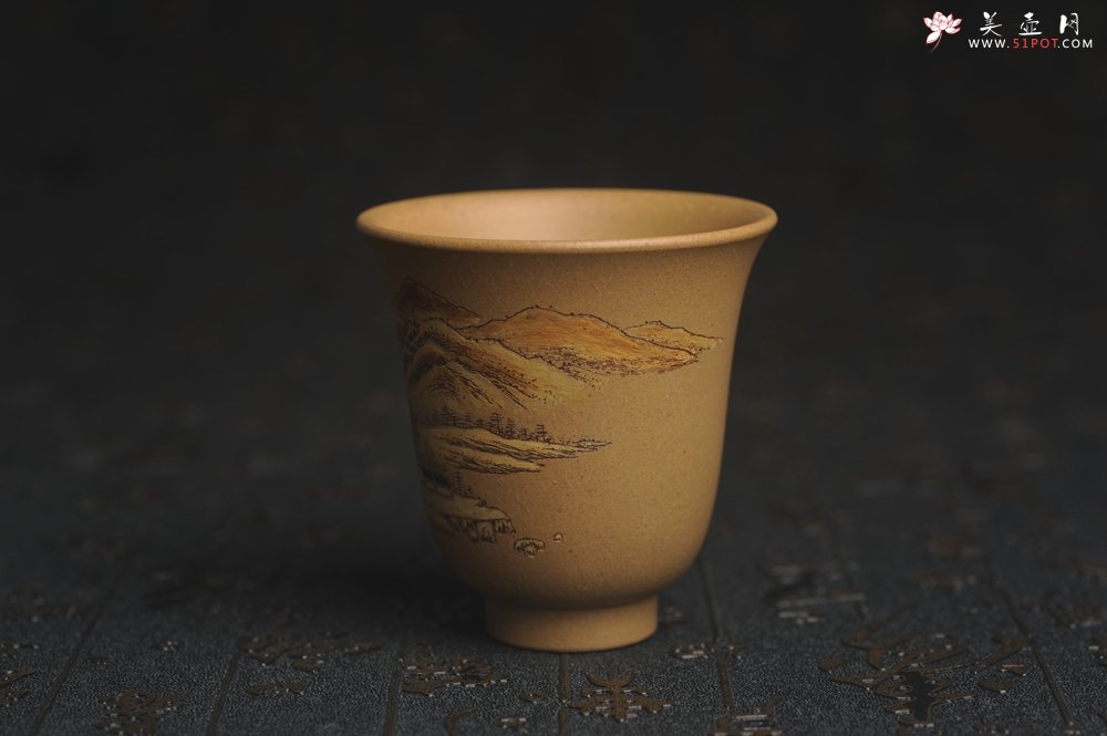 紫砂壶图片：美杯国庆特惠 精品好泥好工好刻雅致泥绘山水主人杯 茶人醉爱 - 全手工紫砂壶网