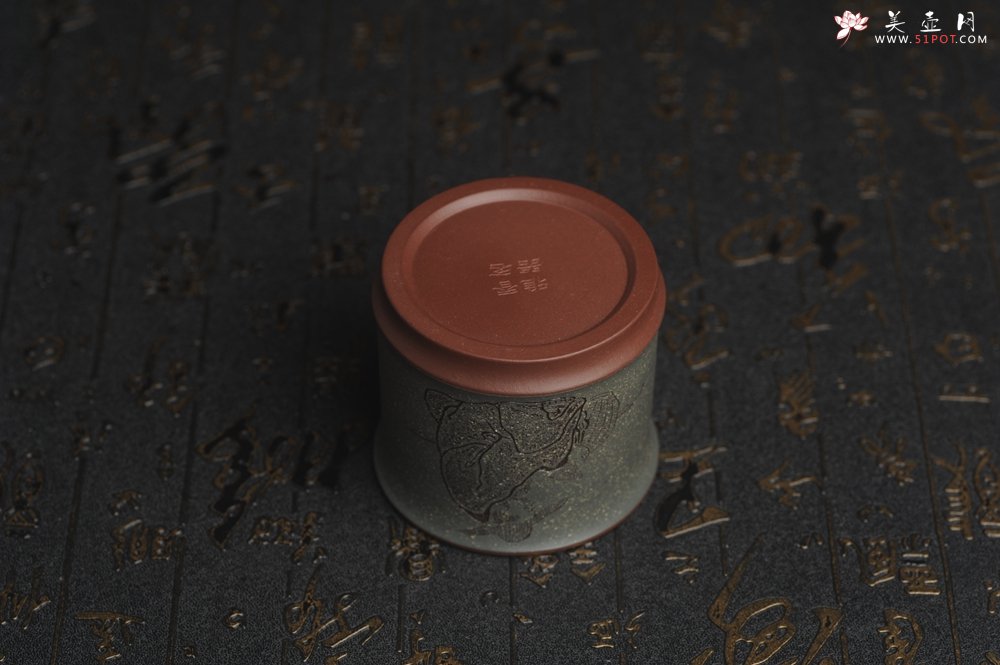 紫砂壶图片：美杯国庆特惠 精品好泥好工好刻雅致特厚实人物主人杯 茶人醉爱 - 全手工紫砂壶网