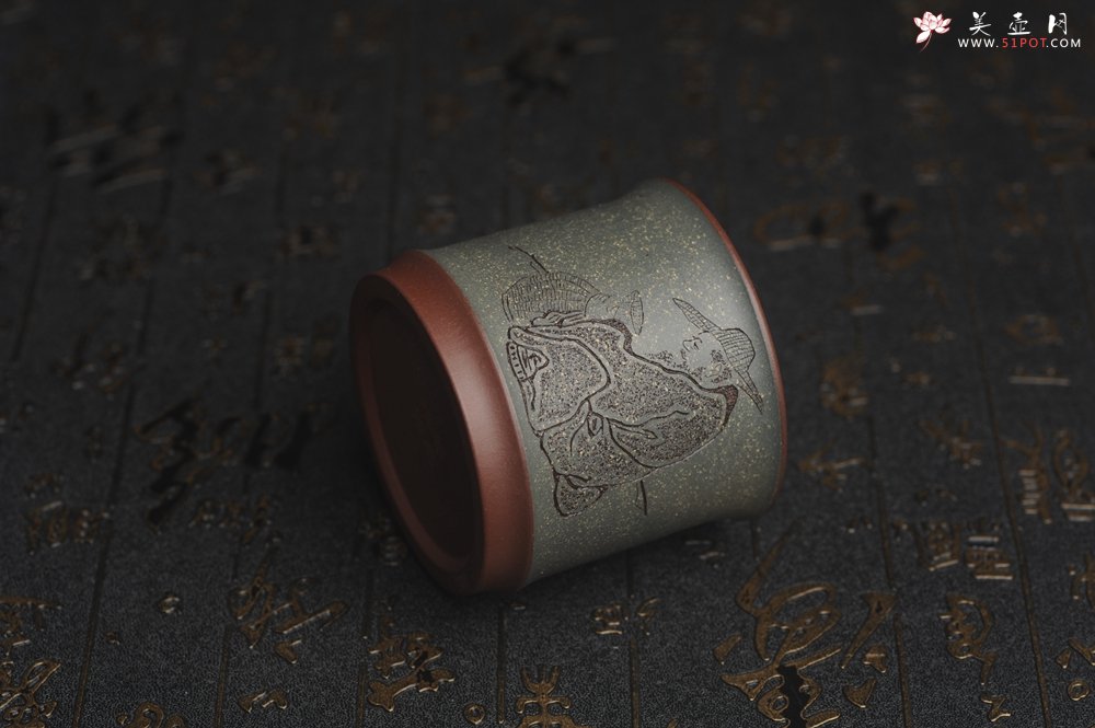 紫砂壶图片：美杯国庆特惠 精品好泥好工好刻雅致特厚实人物主人杯 茶人醉爱 - 全手工紫砂壶网