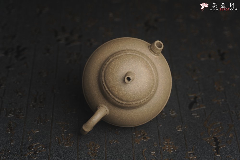 紫砂壶图片：美壶特惠 精致青段薄胎 质量仅101g 大肚竹壶 - 全手工紫砂壶网