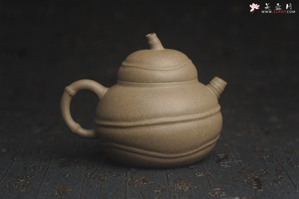 紫砂壶图片：美壶特惠 精致青段薄胎 质量仅101g 大肚竹壶 - 全手工紫砂壶网