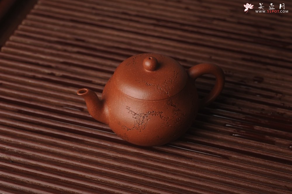 紫砂壶图片：潜力股周小培原创全手工缘德壶 通转梅花 特文气 - 全手工紫砂壶网