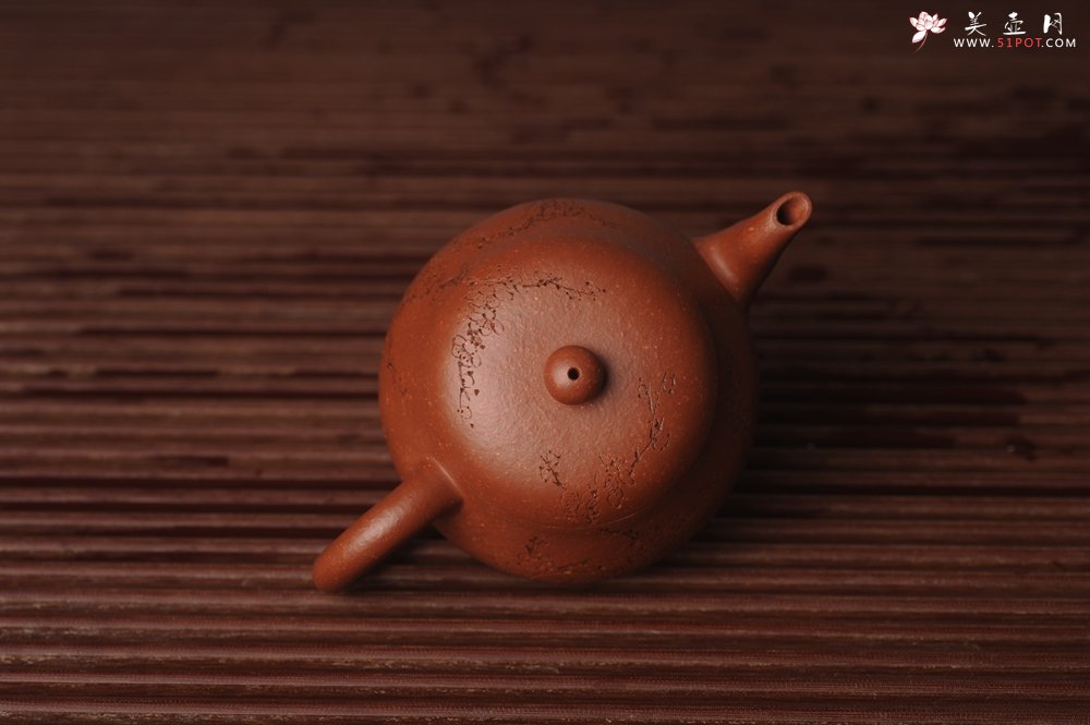 紫砂壶图片：潜力股周小培原创全手工缘德壶 通转梅花 特文气 - 全手工紫砂壶网