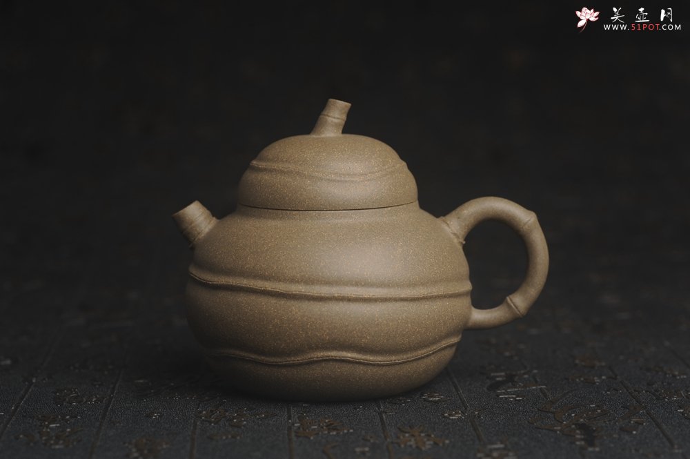 紫砂壶图片：美壶特惠 精致青段薄胎 质量仅101g 大肚竹壶 - 全手工紫砂壶网