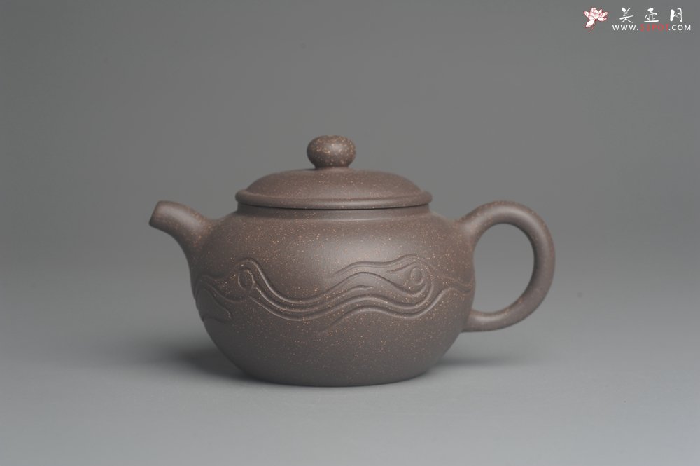 紫砂壶图片：美壶特惠 优质青灰段泥精致行云流水套组 一壶（180cc）二杯一醒茶罐（280cc） - 全手工紫砂壶网