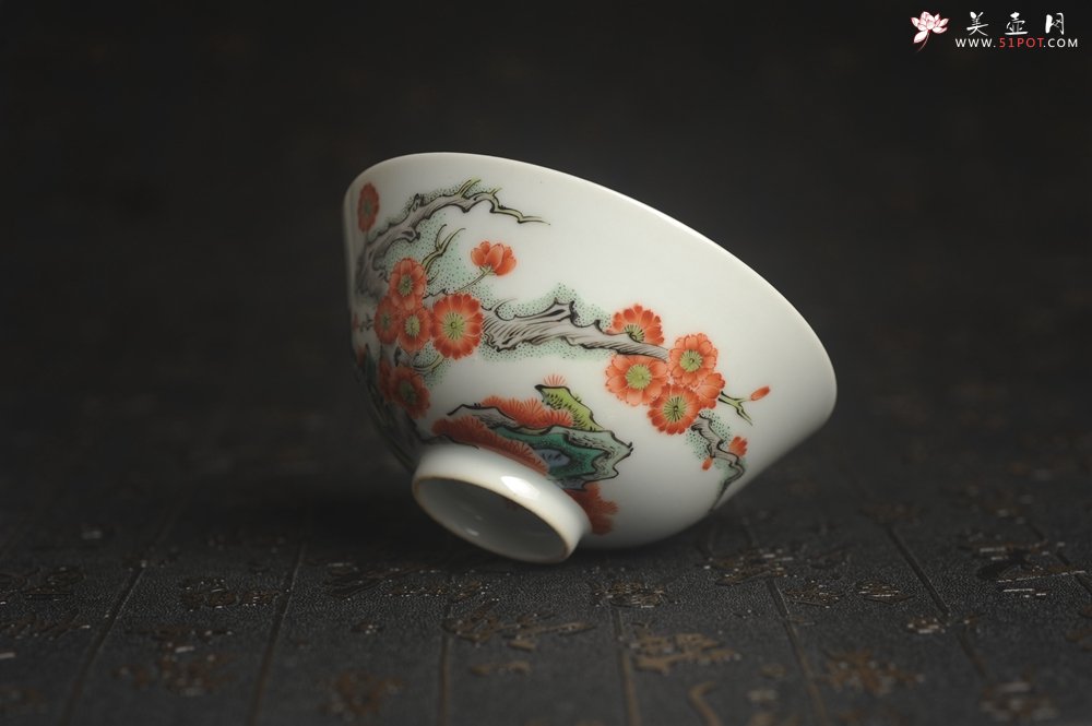 紫砂壶图片：玄辰器  精品古彩岁寒三友主人杯压手杯 景德镇茶杯 茶人醉爱 - 全手工紫砂壶网