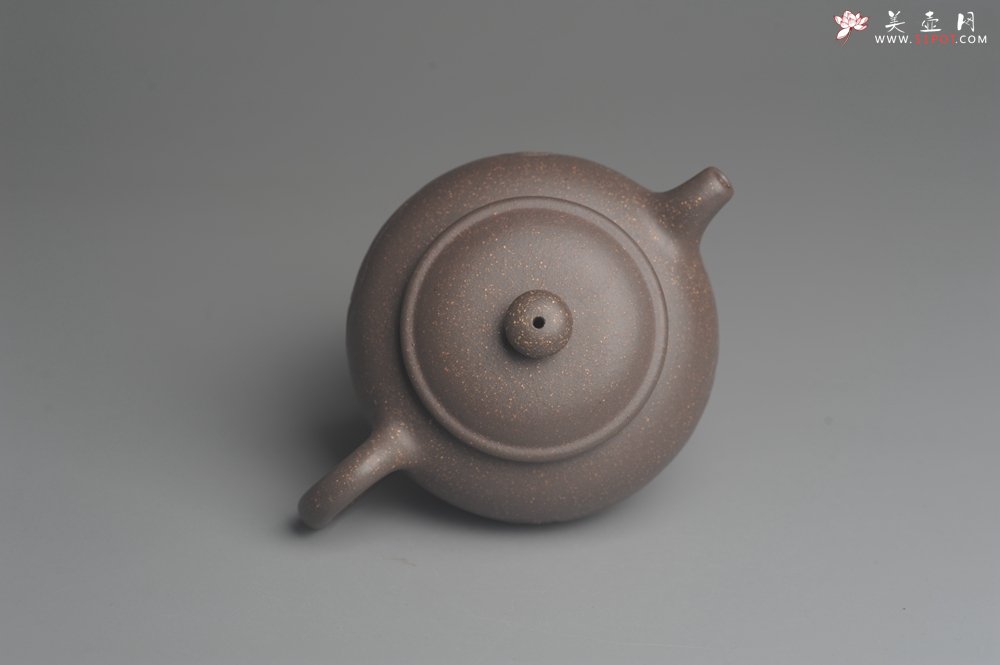 紫砂壶图片：美壶特惠 优质青灰段泥精致行云流水套组 一壶（180cc）二杯一醒茶罐（280cc） - 全手工紫砂壶网