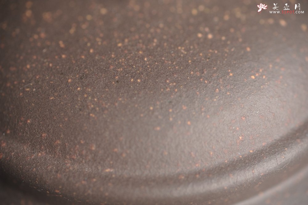 紫砂壶图片：美壶特惠 优质青灰段泥精致行云流水套组 一壶（180cc）二杯一醒茶罐（280cc） - 全手工紫砂壶网