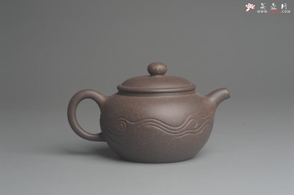 紫砂壶图片：美壶特惠 优质青灰段泥精致行云流水套组 一壶（180cc）二杯一醒茶罐（280cc） - 全手工紫砂壶网