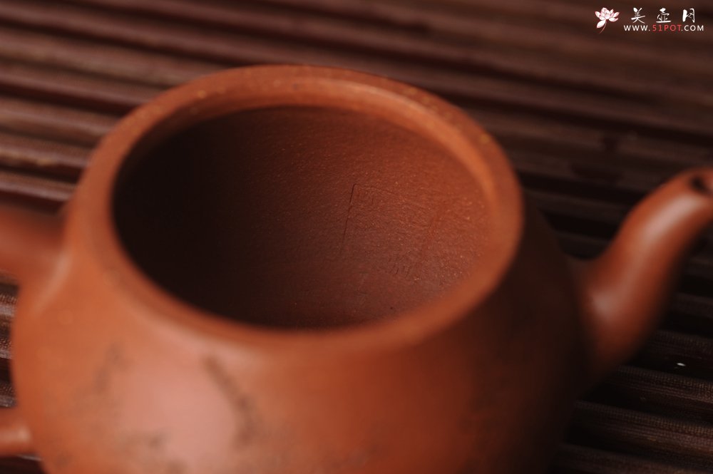 紫砂壶图片：潜力股周小培原创全手工缘德壶 通转梅花 特文气 - 全手工紫砂壶网