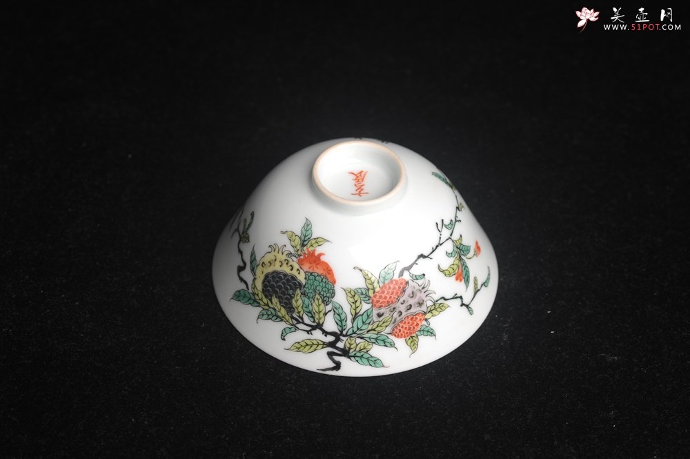 紫砂壶图片：玄辰器 精品古彩 石榴多子多福 笑口常开 主人杯压手杯二式 景德镇茶杯 茶人醉爱 - 全手工紫砂壶网