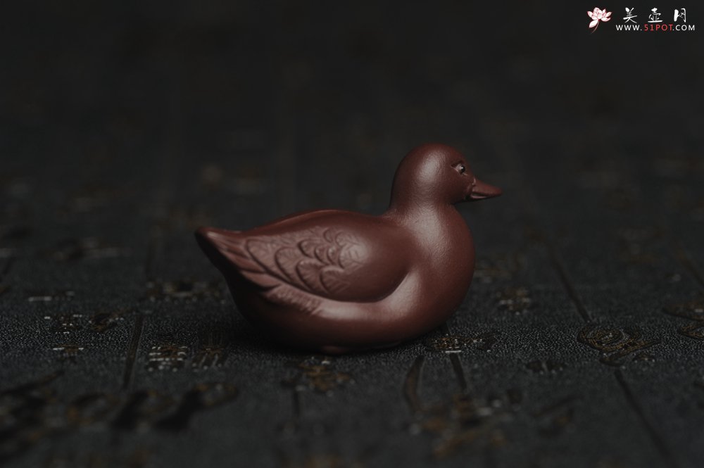 紫砂壶图片：美宠特惠 超精工特好紫泥呆萌小鸭茶宠摆件 长6宽2.5高3cm - 全手工紫砂壶网