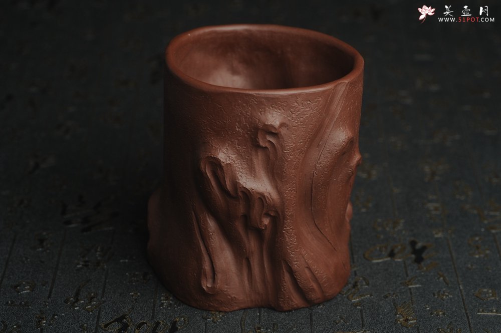 紫砂壶图片：美筒特惠 精致全手工紫泥藏蟾笔筒 高12cm直径10cm 贴叶灵动 金蟾生动 - 全手工紫砂壶网