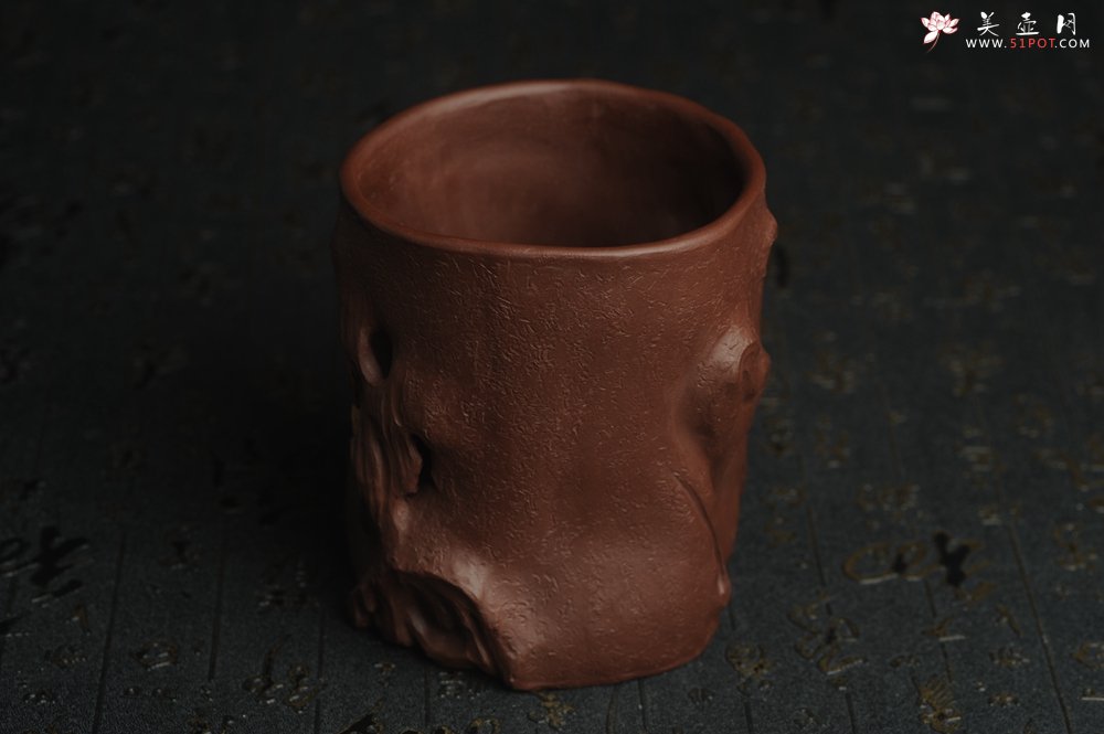 紫砂壶图片：美筒特惠 精致全手工紫泥藏蟾笔筒 高12cm直径10cm 贴叶灵动 金蟾生动 - 全手工紫砂壶网