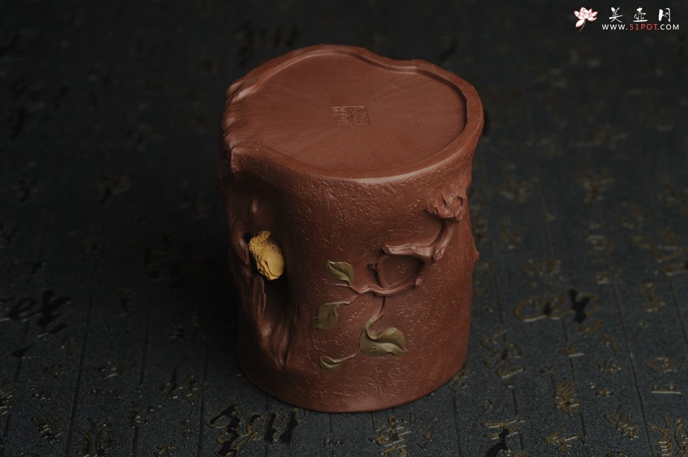 紫砂壶图片：美筒特惠 精致全手工紫泥藏蟾笔筒 高12cm直径10cm 贴叶灵动 金蟾生动 - 全手工紫砂壶网