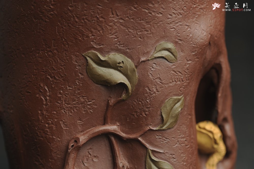 紫砂壶图片：美筒特惠 精致全手工紫泥藏蟾笔筒 高12cm直径10cm 贴叶灵动 金蟾生动 - 全手工紫砂壶网