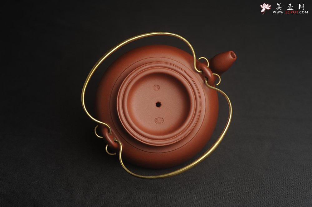紫砂壶图片：潜力股周小培全手工老清水泥蛋包提梁壶 特实用 - 全手工紫砂壶网