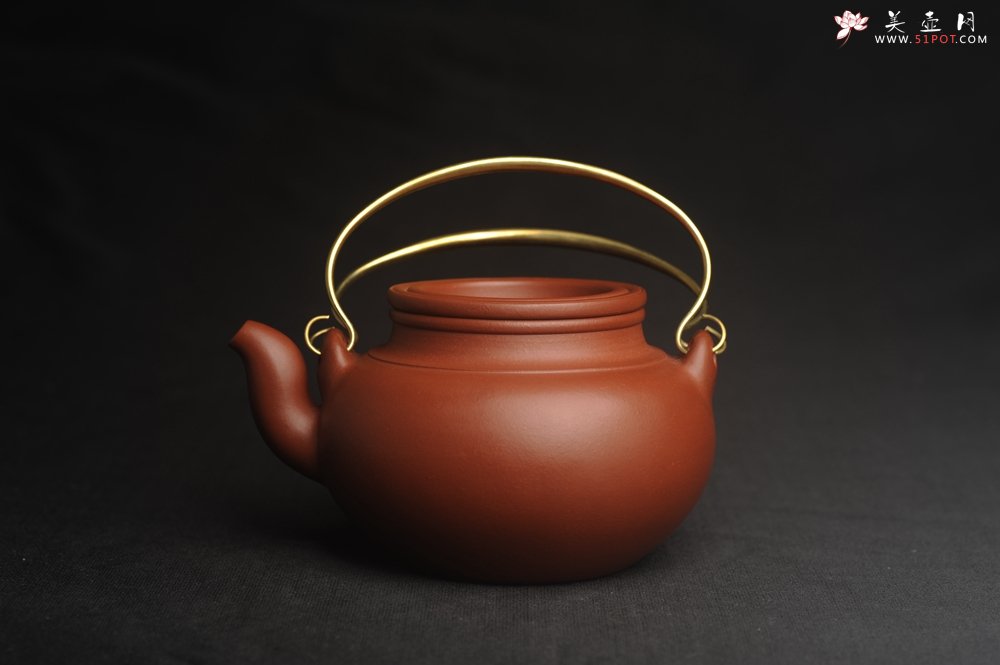 紫砂壶图片：潜力股周小培全手工老清水泥蛋包提梁壶 特实用 - 全手工紫砂壶网
