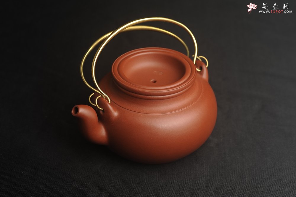 紫砂壶图片：潜力股周小培全手工老清水泥蛋包提梁壶 特实用 - 全手工紫砂壶网