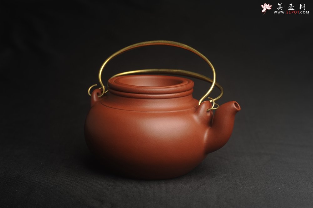 紫砂壶图片：潜力股周小培全手工老清水泥蛋包提梁壶 特实用 - 全手工紫砂壶网