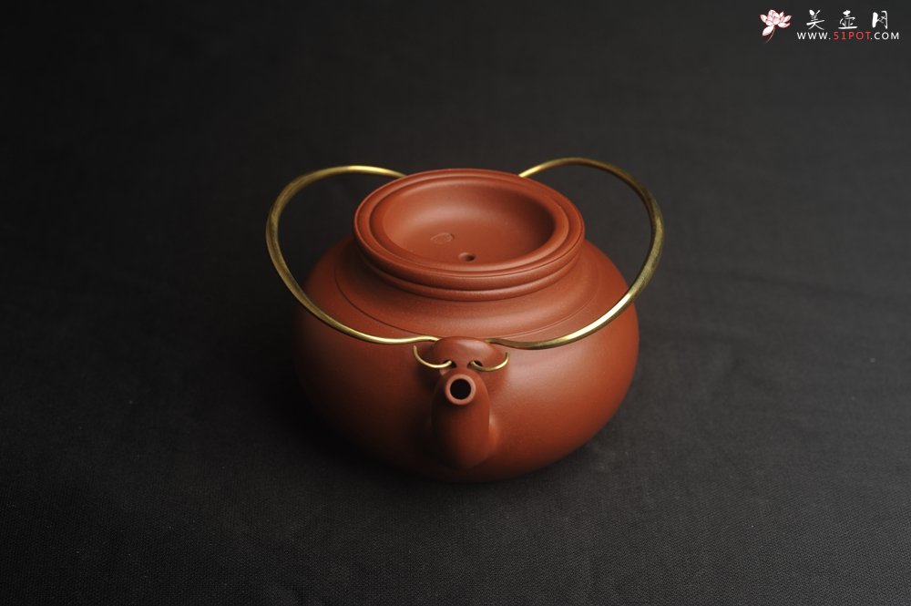 紫砂壶图片：潜力股周小培全手工老清水泥蛋包提梁壶 特实用 - 全手工紫砂壶网