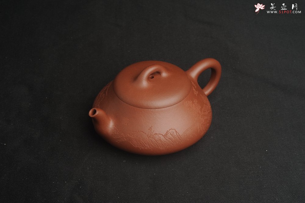 紫砂壶图片：特好底曹青全手工扁瓢  装饰山水 特文气 - 全手工紫砂壶网