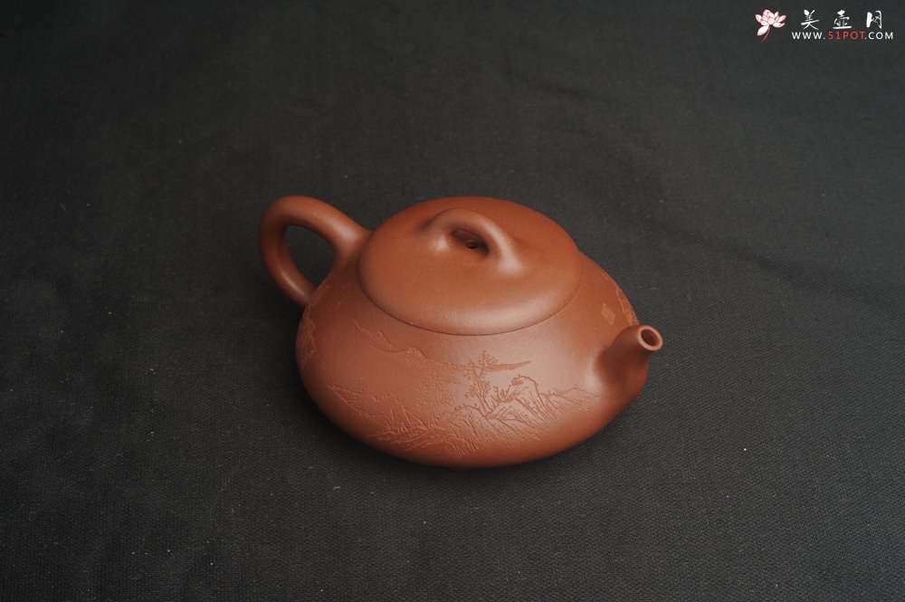 紫砂壶图片：特好底曹青全手工扁瓢  装饰山水 特文气 - 全手工紫砂壶网