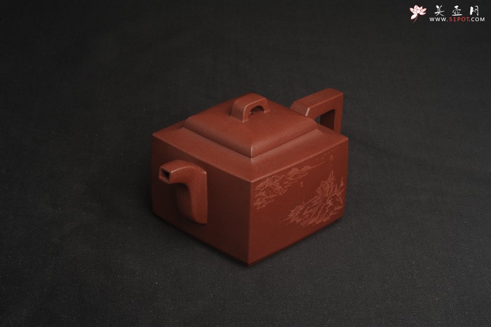 紫砂壶图片：全手工优质紫红泥精致亚明四方壶 装饰山水图 特文气 - 全手工紫砂壶网
