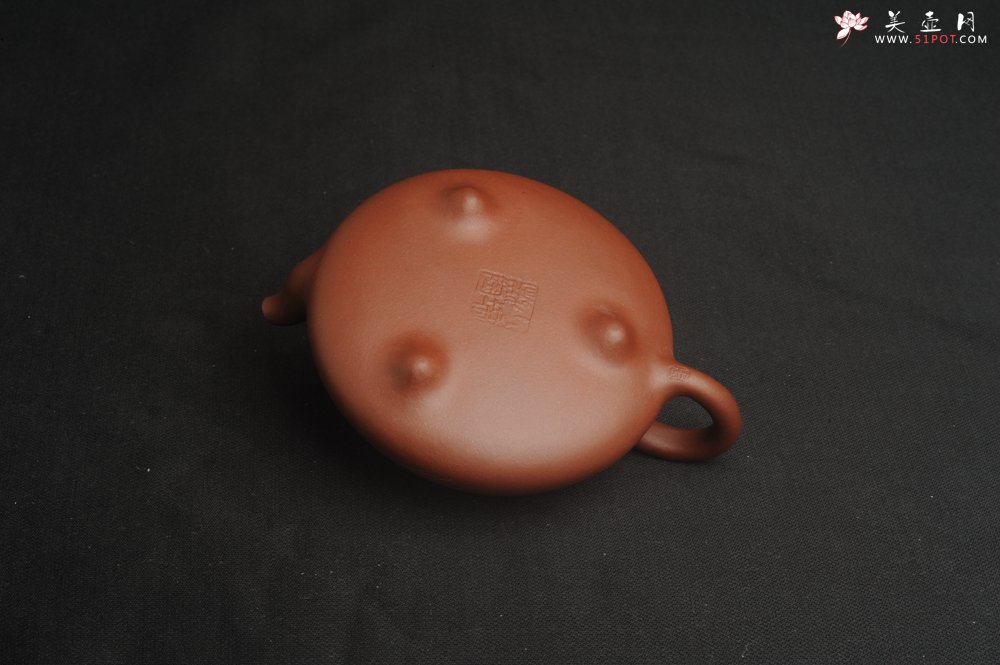 紫砂壶图片：特好底曹青全手工扁瓢  装饰山水 特文气 - 全手工紫砂壶网