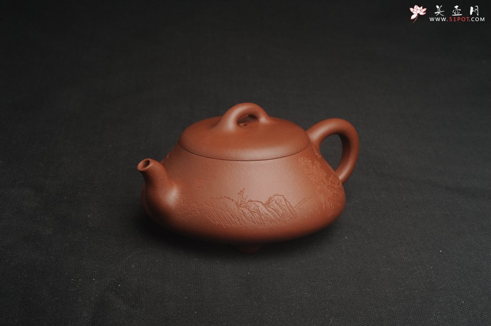 紫砂壶图片：特好底曹青全手工扁瓢  装饰山水 特文气 - 全手工紫砂壶网