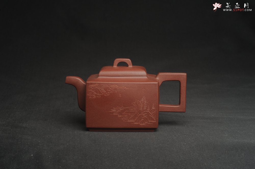 紫砂壶图片：全手工优质紫红泥精致亚明四方壶 装饰山水图 特文气 - 全手工紫砂壶网