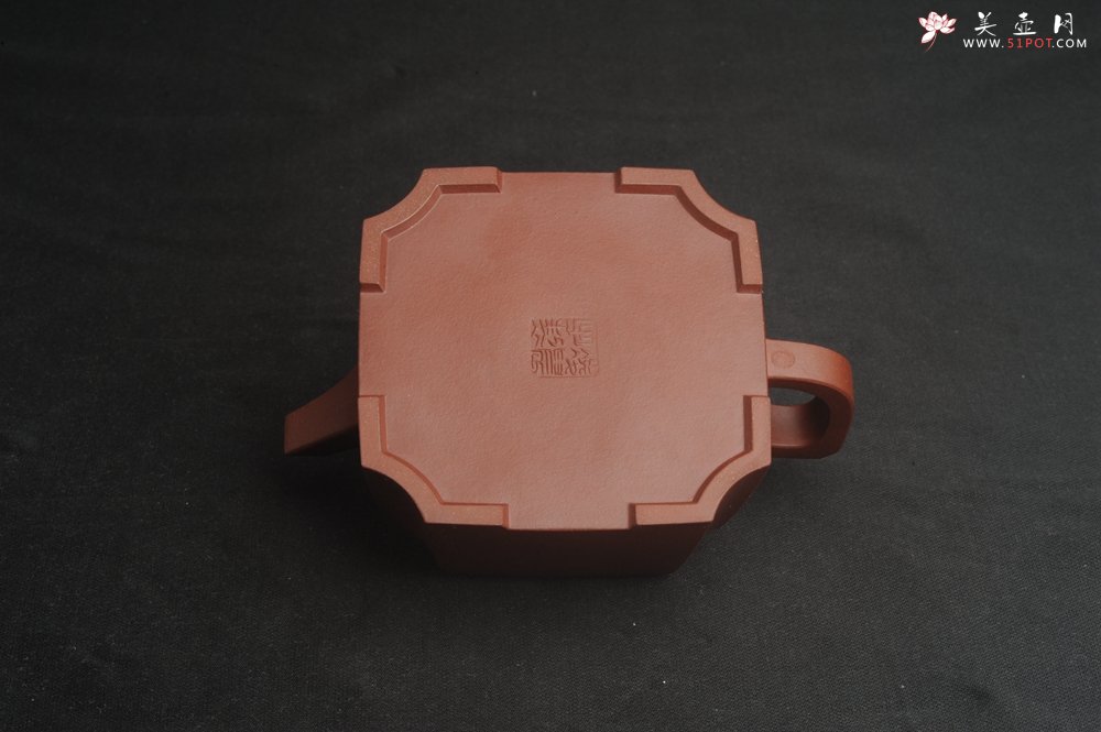 紫砂壶图片：,美壶特惠 全手工优质紫红泥精致抽角八方 特文气 - 全手工紫砂壶网