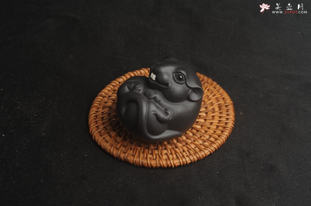紫砂壶图片：美宠特惠 精致黑料  数（鼠）你最美 紫砂茶宠摆件  高6cm - 全手工紫砂壶网