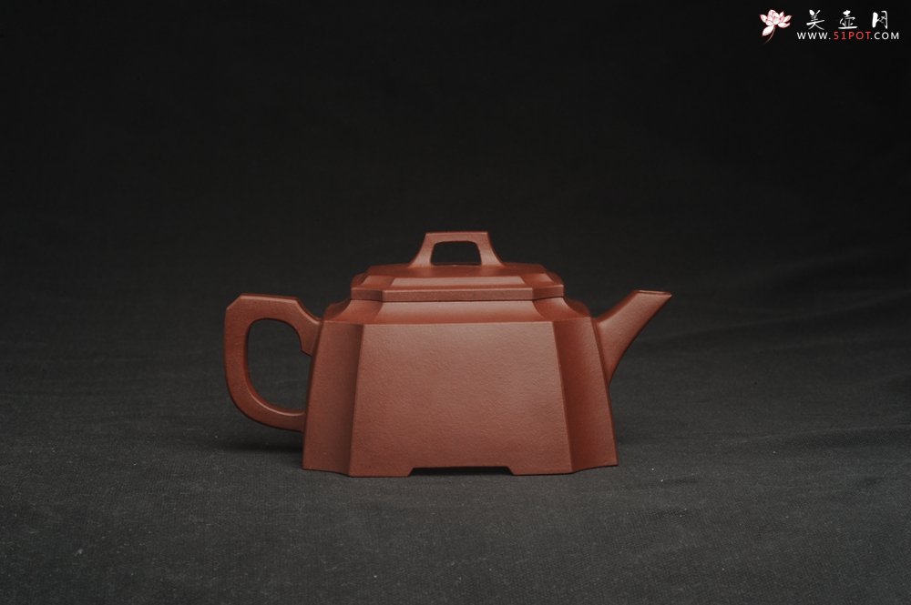紫砂壶图片：,美壶特惠 全手工优质紫红泥精致抽角八方 特文气 - 全手工紫砂壶网