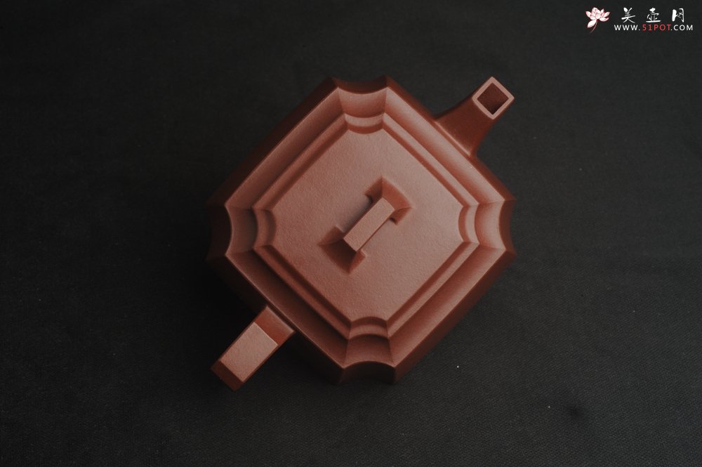 紫砂壶图片：,美壶特惠 全手工优质紫红泥精致抽角八方 特文气 - 全手工紫砂壶网