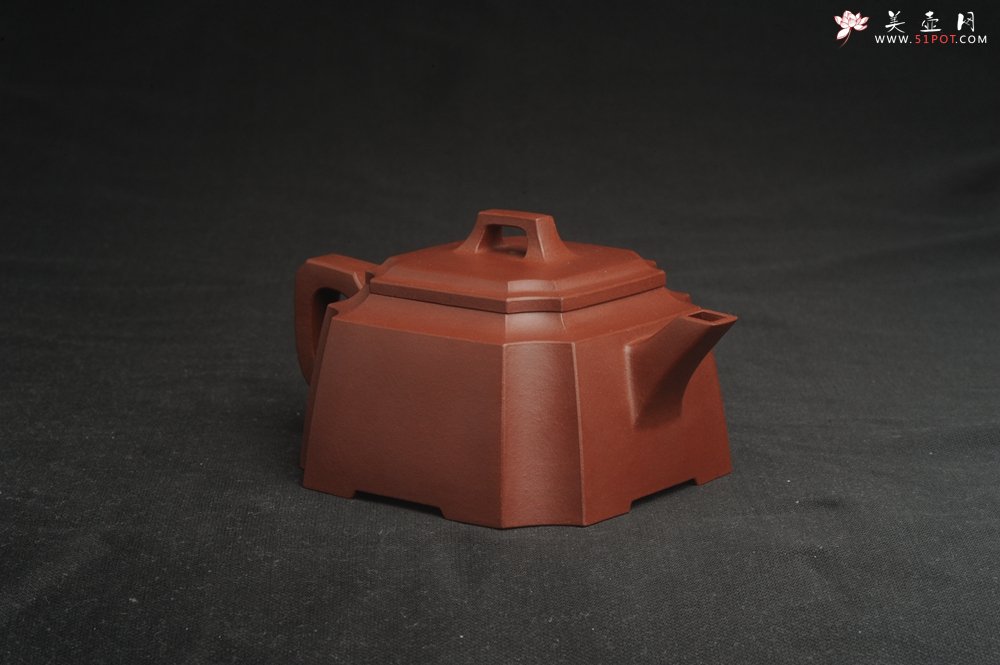 紫砂壶图片：,美壶特惠 全手工优质紫红泥精致抽角八方 特文气 - 全手工紫砂壶网