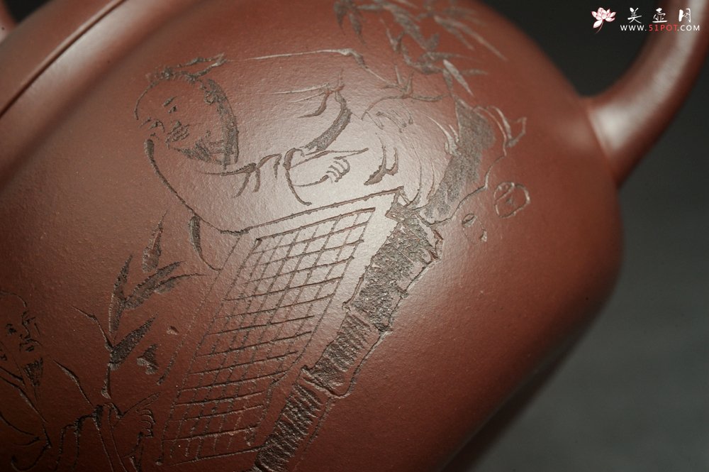 紫砂壶图片：特油润底曹青 全手工一捺底景舟茄段 装饰人物特文气 期待与亲结缘 - 全手工紫砂壶网