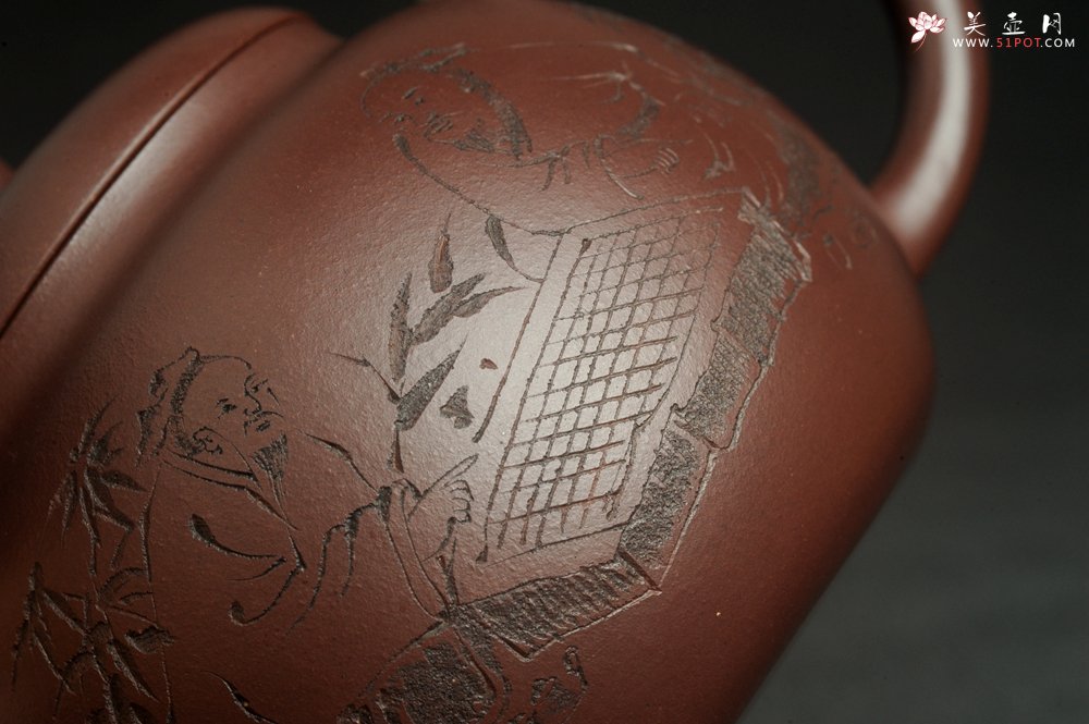 紫砂壶图片：特油润底曹青 全手工一捺底景舟茄段 装饰人物特文气 期待与亲结缘 - 全手工紫砂壶网