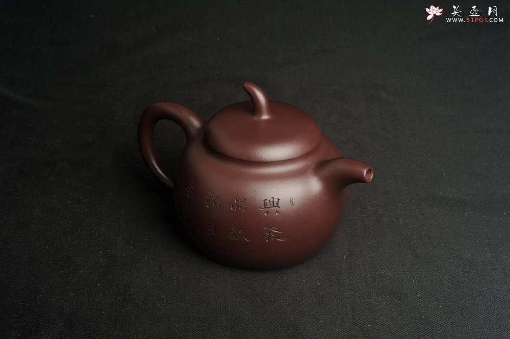 紫砂壶图片：特油润底曹青 全手工一捺底景舟茄段 装饰人物特文气 期待与亲结缘 - 全手工紫砂壶网