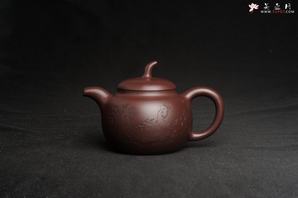 紫砂壶图片：特油润底曹青 全手工一捺底景舟茄段 装饰人物特文气 期待与亲结缘 - 全手工紫砂壶网