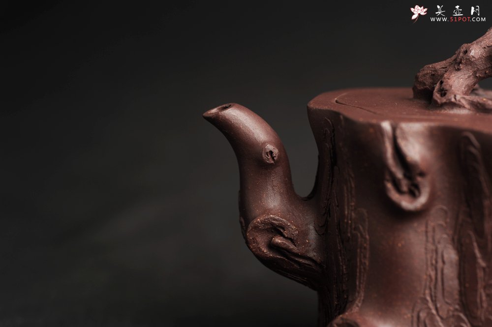 紫砂壶图片：潜力股唐老师 全手工精致老紫泥松桩壶 肌理丰富生动 期待与您结缘 - 全手工紫砂壶网