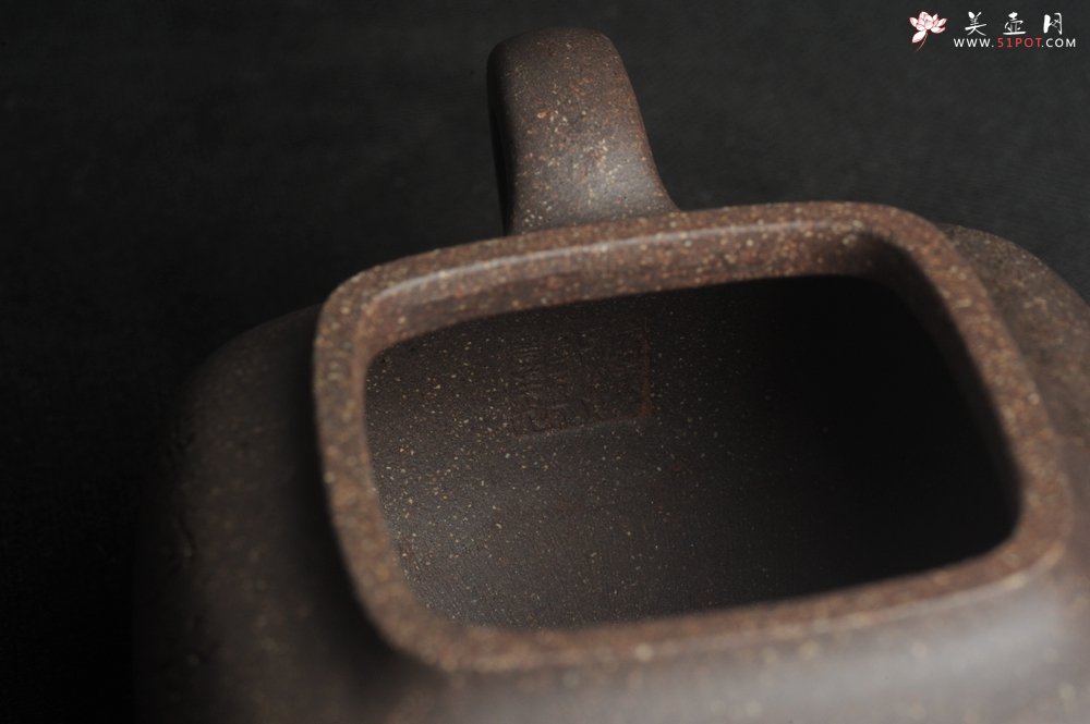 紫砂壶图片：实力派张海艳全手工特好老青灰段泥传炉壶 装饰人物 一杯清茗可沁诗脾  特文气 - 全手工紫砂壶网