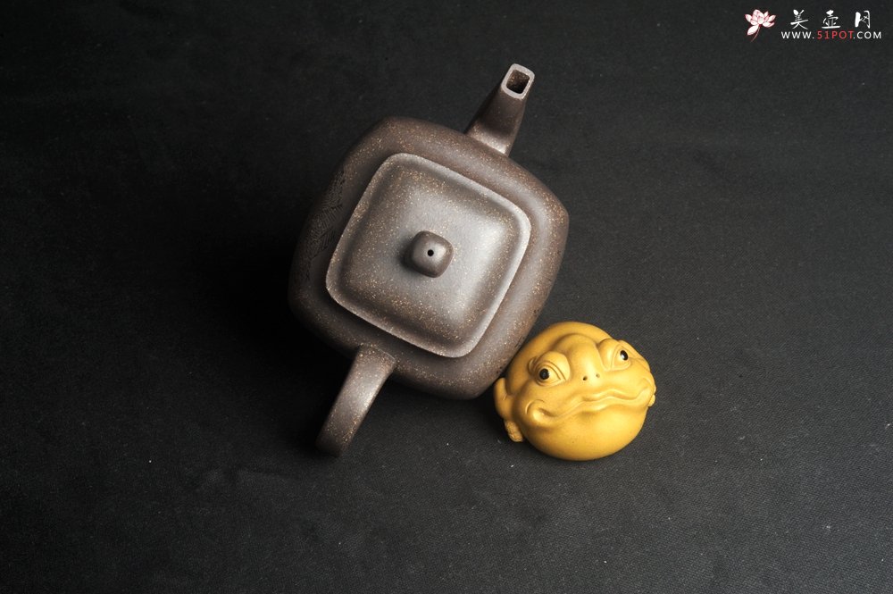 紫砂壶图片：实力派张海艳 全手工油润老青灰段泥重器鸣远四方 气势磅礴 用心之作 装饰人物特文气 - 全手工紫砂壶网