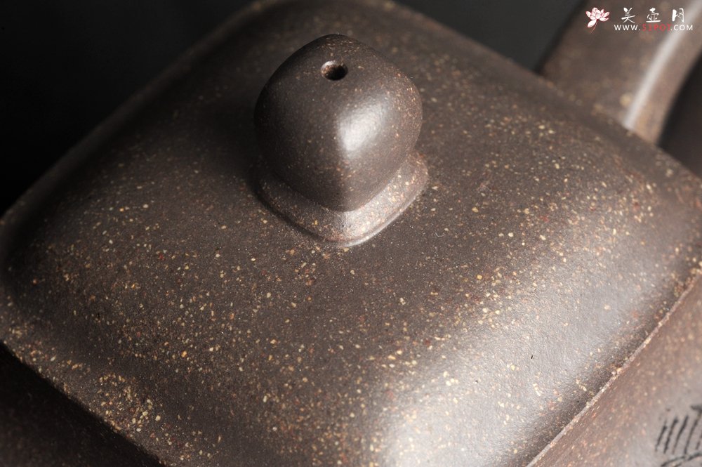 紫砂壶图片：实力派张海艳 全手工油润老青灰段泥重器鸣远四方 气势磅礴 用心之作 装饰人物特文气 - 全手工紫砂壶网