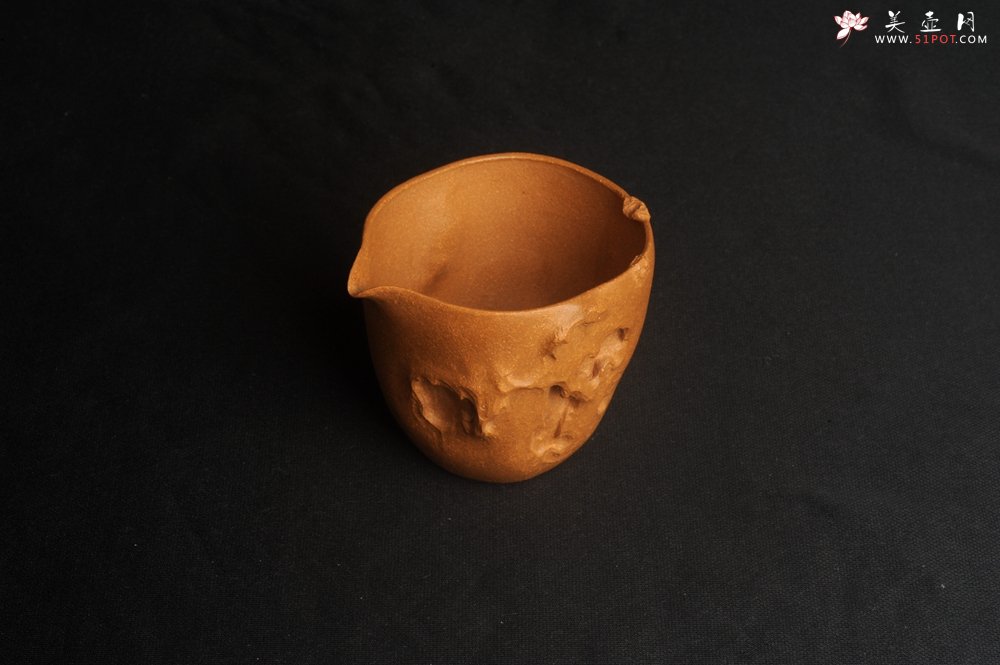 紫砂壶图片：美杯特惠 潜力股赵老师 全手工老黄段泥公道杯 贴页灵动 - 全手工紫砂壶网