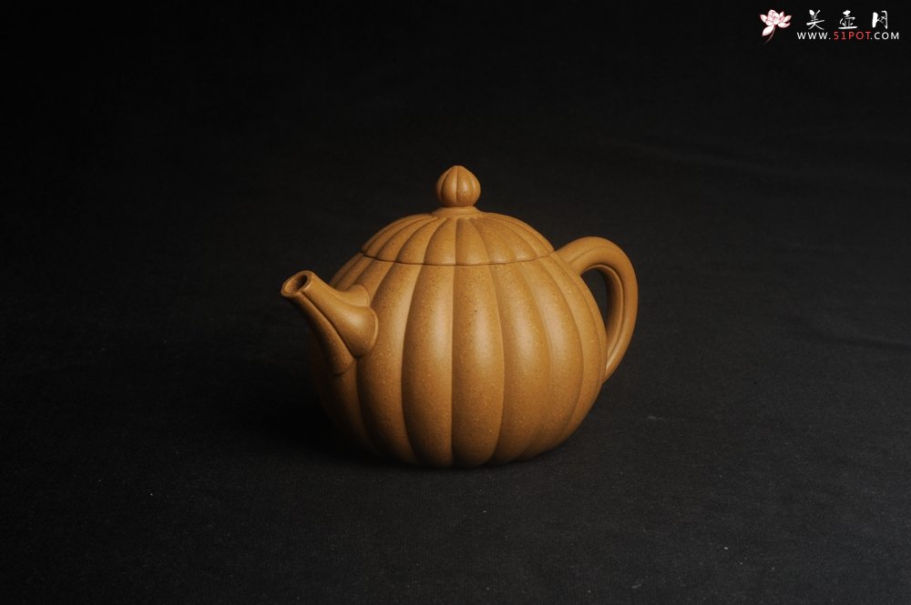 紫砂壶图片：实力派张海艳精工实力之作全手工菊瓣西施壶 壶特好 - 全手工紫砂壶网